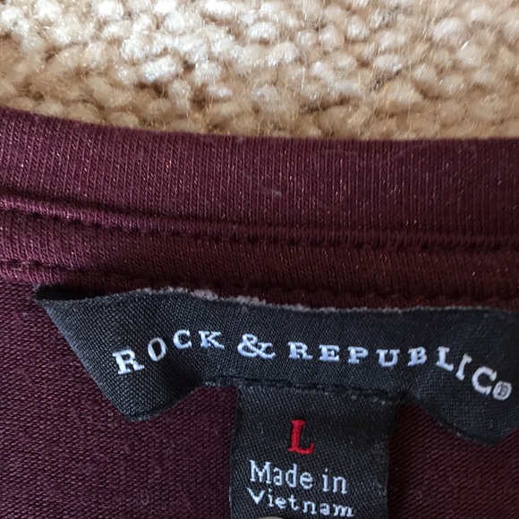 Rock & Republic Cold Shoulder Top - Picture 2 of 8